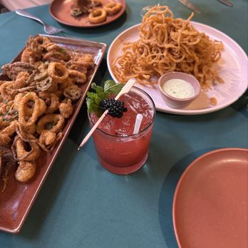 Maggie & Mac's - Calamari and shoestring fries - Bars Near Me - San Francisco, California Maggie & Mac's - Calamari and shoestring fries - Bars Near Me - San Francisco, California