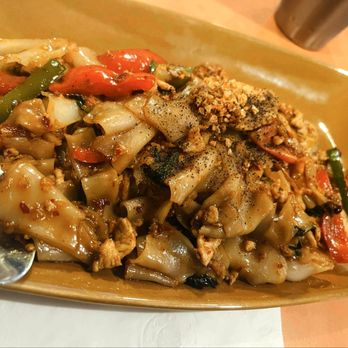 Homey Thai Bistro - Chicken Drunken Noodle - Thai Near Me - Concord, California Homey Thai Bistro - Chicken Drunken Noodle - Thai Near Me - Concord, California
