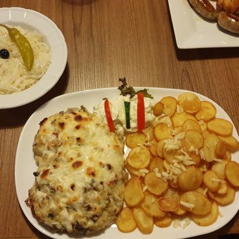 Poseidon - Schnitzel Gärtnerin mit Knoblauchkartoffel, Salat und Tzaziki. - German Near Me - Rottendorf, BY Poseidon - Schnitzel Gärtnerin mit Knoblauchkartoffel, Salat und Tzaziki. - German Near Me - Rottendorf, BY