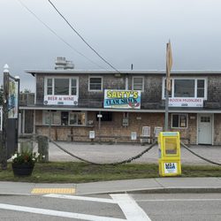 Salty’s Clam Shack - Front of building