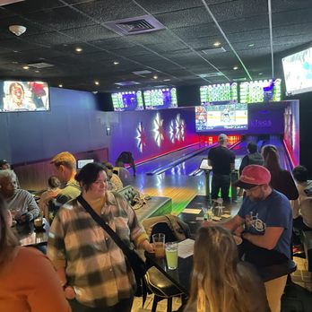 Kings Dining & Entertainment - Private bowling alley - Sports Bars Near Me - Boston, Massachusetts Kings Dining & Entertainment - Private bowling alley - Sports Bars Near Me - Boston, Massachusetts