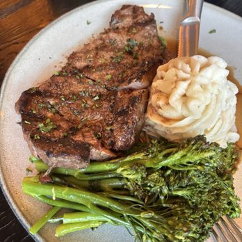 Fireside Kitchen - Prime rib - Bars Near Me - Clarkston, Michigan