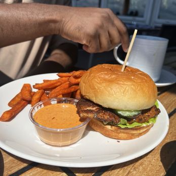 Ray's Boathouse - Salmon sandwich with sweet potato fries - New American Near Me - Seattle, Washington
