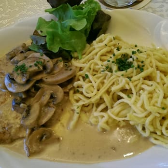 Gasthof Geier - Rahmschnitzel mit Spätzle - Bavarian Near Me - Berg, BY Gasthof Geier - Rahmschnitzel mit Spätzle - Bavarian Near Me - Berg, BY