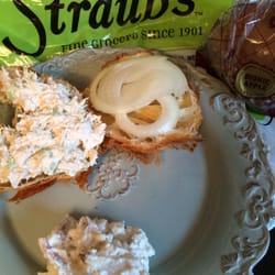 Straub's Fine Grocers