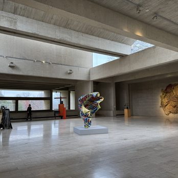 Des Moines Art Center - Museums Near Me - Des Moines, Iowa