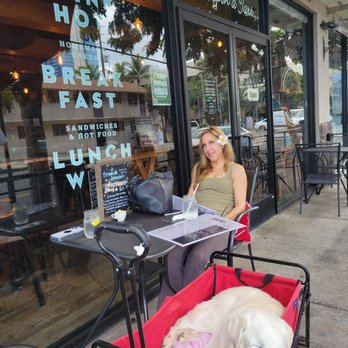 Farmhouse Cafe - Outside seating with our dog - Breakfast & Brunch Near Me - Honolulu, Hawaii