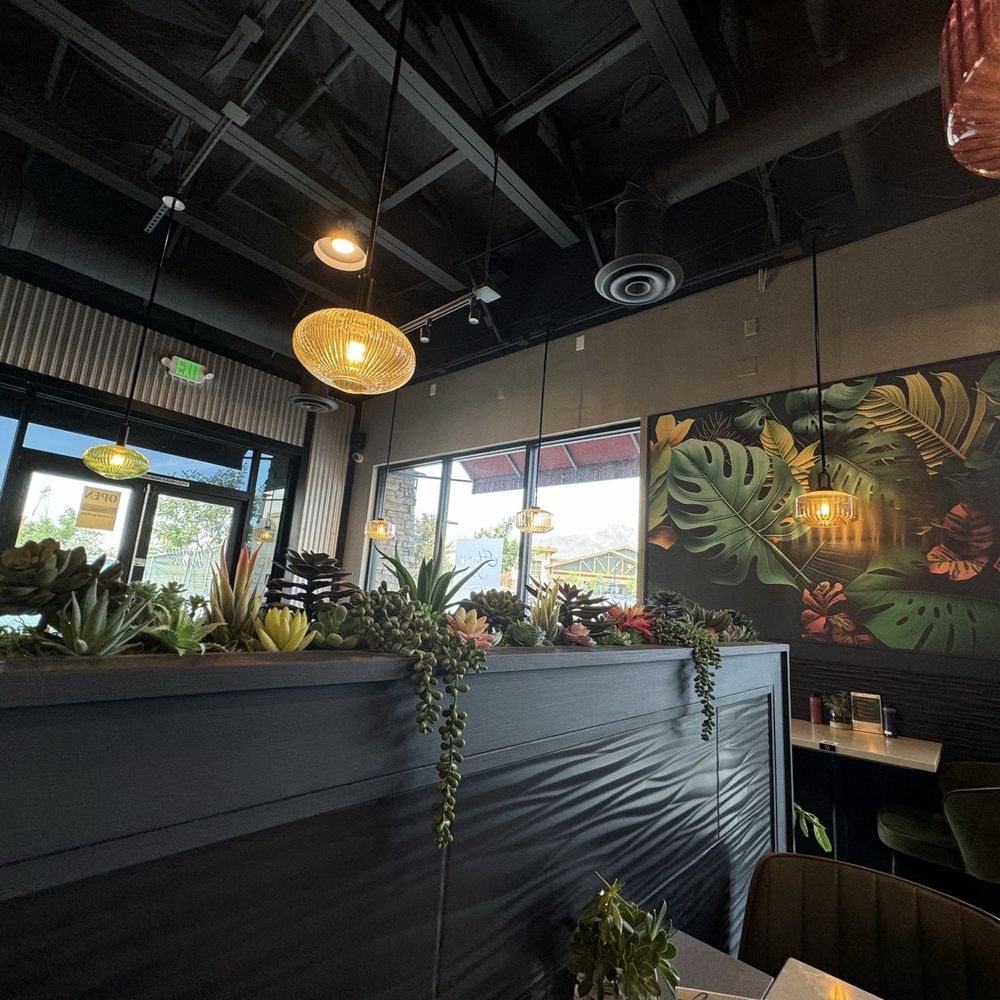 Lantern Vietnamese Kitchen - Interior - Breakfast & Brunch Near Me - Rancho Cucamonga, California
