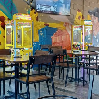 Slice Pizza & Brew - Indoor Dining Room - Pizza Near Me - Montevallo, Alabama Slice Pizza & Brew - Indoor Dining Room - Pizza Near Me - Montevallo, Alabama