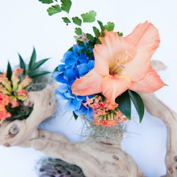 Lola Creative - gorgeous grape wood table arrangements - Party & Event Planning Near Me - Edmonds, Washington Lola Creative - gorgeous grape wood table arrangements - Party & Event Planning Near Me - Edmonds, Washington