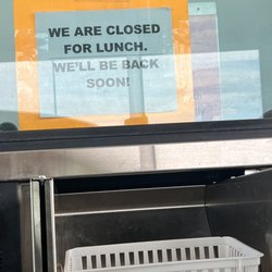 King Soopers - Lunch starts at 1:00 pm not 12:55 this is ridiculous by the time they helped me they would be on there lunch break