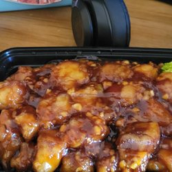 Tong's Garden - Orange Chicken with a lot of Orange Sause.