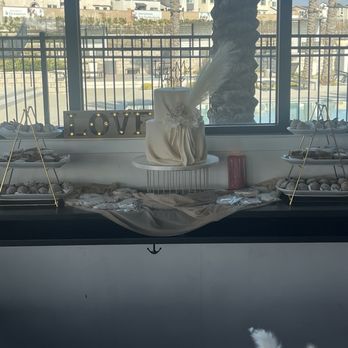 Cucamonga Cakery - Bridal shower cake - Bakeries Near Me - Rancho Cucamonga, California
