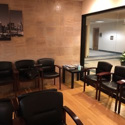 Gold Coast Surgicenter - The waiting room with some fancy Chicago photos
