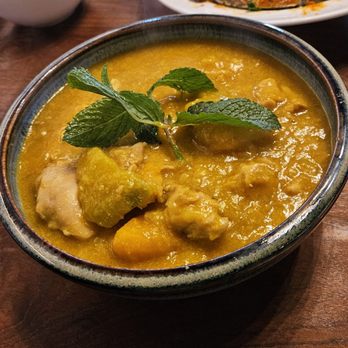 Burma Superstar - Curry chicken stew - Burmese Near Me - Oakland, California Burma Superstar - Curry chicken stew - Burmese Near Me - Oakland, California