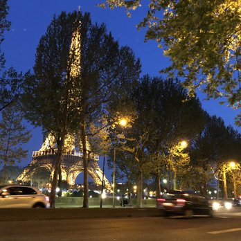 Café New York - Eiffel Tower evening view - French Near Me - Paris, 75 Café New York - Eiffel Tower evening view - French Near Me - Paris, 75