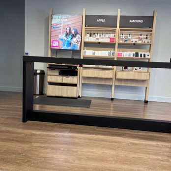 T-Mobile - Mobile Phones Near Me - Brookfield, Wisconsin