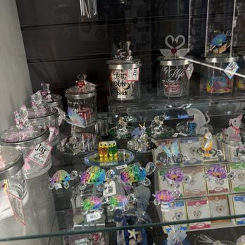 Love's Travel Stop - Crystal gifts - Gas Stations Near Me - Patterson, California