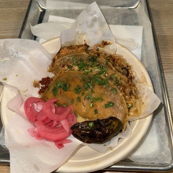 Taco Lupita - Chicken militia with pickled onions and roasted jalapeño pepper - Mexican Near Me - Toronto, Ontario Taco Lupita - Chicken militia with pickled onions and roasted jalapeño pepper - Mexican Near Me - Toronto, Ontario