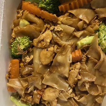 Bua Thai Kitchen - Pad See Ew chicken - Thai Near Me - Albany, California Bua Thai Kitchen - Pad See Ew chicken - Thai Near Me - Albany, California