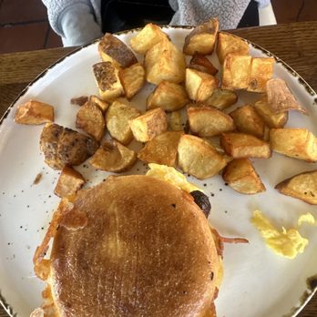 Madres Brunch - Breakfast & Brunch Near Me - Long Beach, California