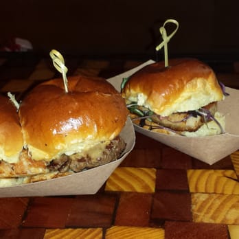 District Streatcar - Pork sliders and hamburger slider - Food Trucks Near Me District Streatcar - Pork sliders and hamburger slider - Food Trucks Near Me