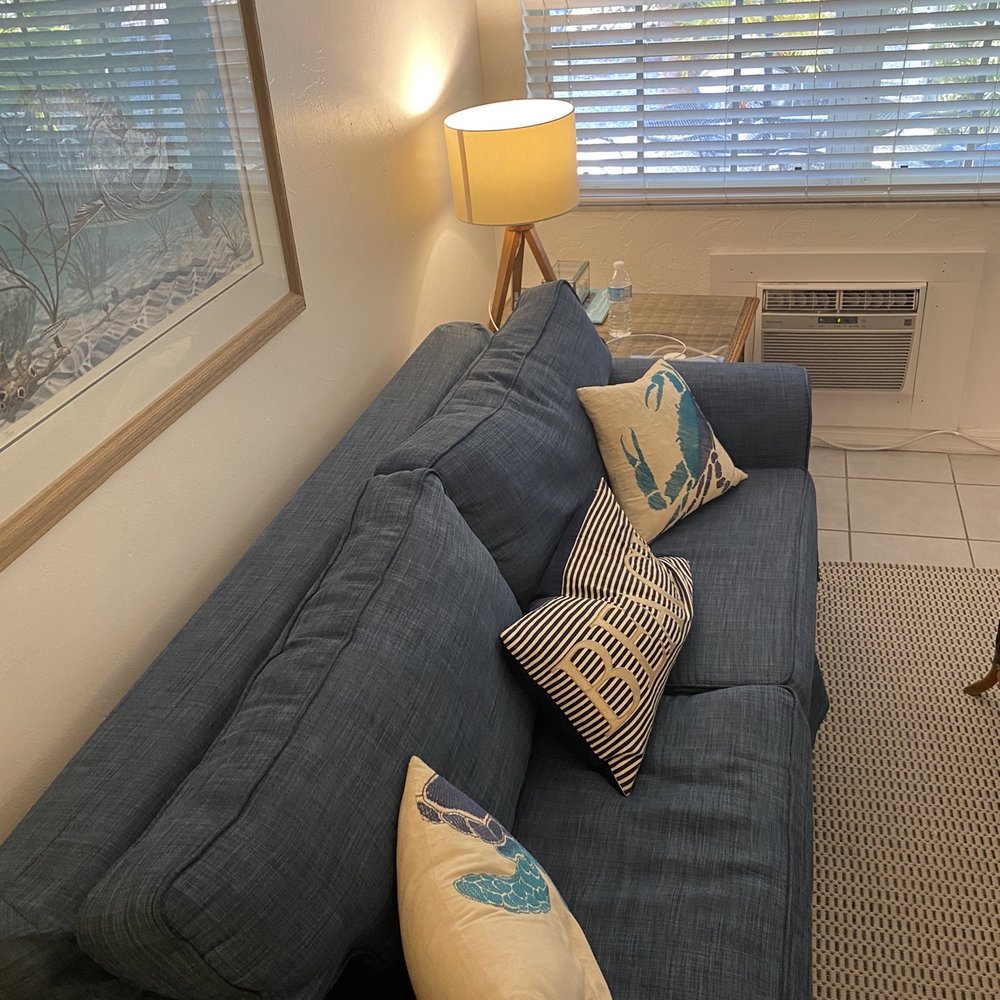 Tarpon Tale Inn - Tarpon cottage couch (pullout included) - Hotels Near Me - Sanibel, Florida Tarpon Tale Inn - Tarpon cottage couch (pullout included) - Hotels Near Me - Sanibel, Florida