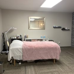 Spoiled at Zoe's - The waxing bed