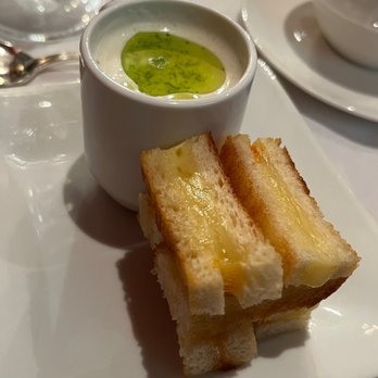 Kings' Carriage House - Truffle grilled cheese and cauliflower soup - New American Near Me - New York, New York