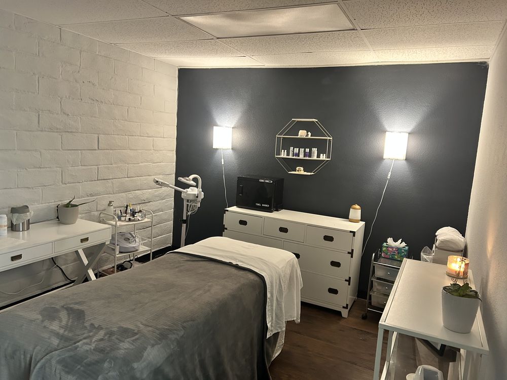 Mello Esthetics Logo