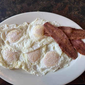 Oasis Restaurant - Eggs over easy & turkey bacon - Breakfast & Brunch Near Me - Dallas, Texas