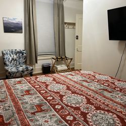 Allegory Inn - 2B Queen bed