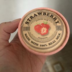 Momo Bakery - Strawberry ice cream