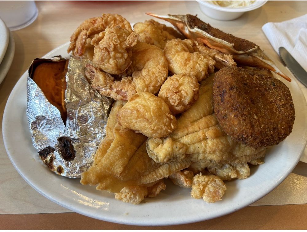 CAPT’N PETE’S Updated October 2024 5 Island Ford Rd, Maiden, North