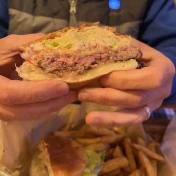Long Trail Brewing Company - Burger cooked to perfection - Breweries Near Me - Bridgewater, Vermont Long Trail Brewing Company - Burger cooked to perfection - Breweries Near Me - Bridgewater, Vermont