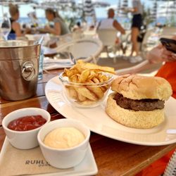 Ruhl Plage - Cheese burger .... No... nothing.
