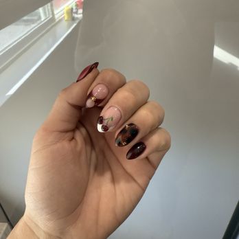Le Lani Nail Spa - Nail Salons Near Me - Los Angeles, California