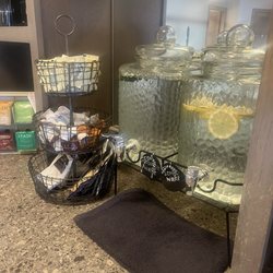 Design 1 Salon Spa - Gaines - Waiting area with flavored water, coffee and tea