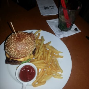 Burger Bar 17 - Burger - Cocktail Bars Near Me - Berlin, BE