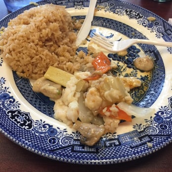 Lucky Bamboo - Moo Goo Gai Pan ( ate some) - Chinese Near Me - Monroe, Ohio