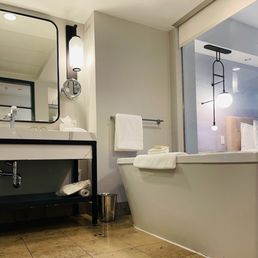 Free standing tub