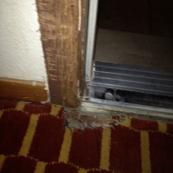 Econo Lodge Downtown - Some animal definitely did not want to stay here. - Hotels Near Me - Vernal, Utah Econo Lodge Downtown - Some animal definitely did not want to stay here. - Hotels Near Me - Vernal, Utah