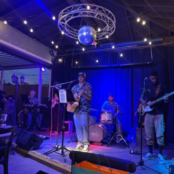 Public House Temecula - Jon Dutch and the ain't much - New American Near Me - Temecula, California