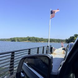 Merry Point Ferry - Merry Point ferry crossing