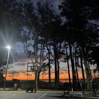 Workout on the Hill - Working out with the Sunrise as our backdrop. - Trainers Near Me Workout on the Hill - Working out with the Sunrise as our backdrop. - Trainers Near Me