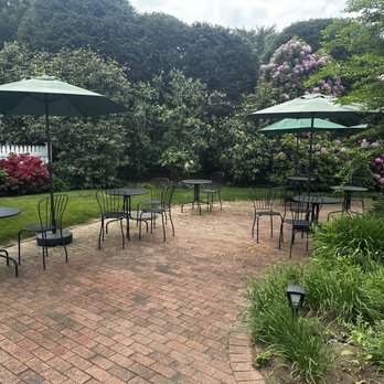 Stanton House Inn - Patio area by the pool - Hotels Near Me - Greenwich, Connecticut Stanton House Inn - Patio area by the pool - Hotels Near Me - Greenwich, Connecticut