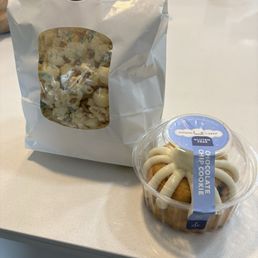 White Chocolate covered popcorn and gluten free buntlet White Chocolate covered popcorn and gluten free buntlet