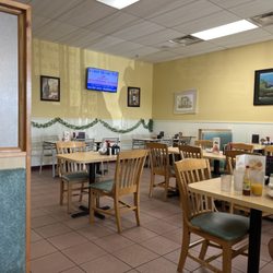 Lil Bits Cafe - Dining room.