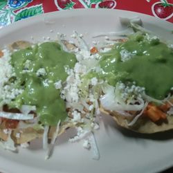 Antojitos Lupita - Tostadas de chileajo