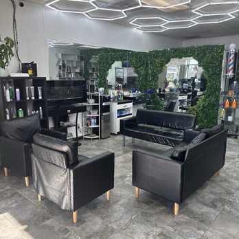 A+ Hair Salon - Sala de espera - Hair Salons Near Me - Sacramento, California A+ Hair Salon - Sala de espera - Hair Salons Near Me - Sacramento, California